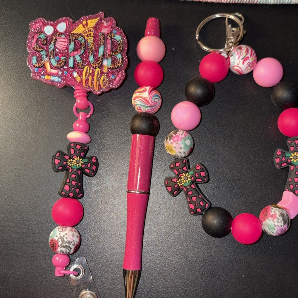 Scrub Life Pink Beaded Pen & Badge Reel Set